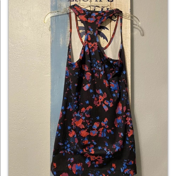 Lulu Lemon Light Weight Tank Top - Picture 4 of 4